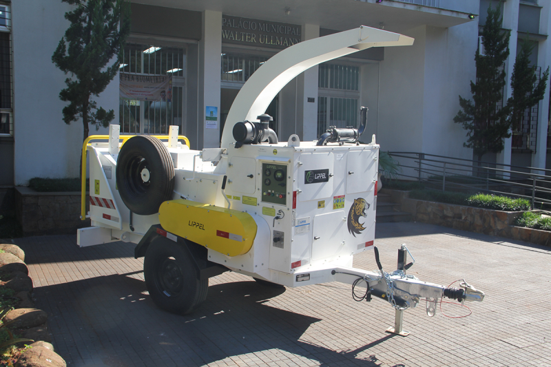 Prefeitura adquire Triturador de Galhos para limpeza pública